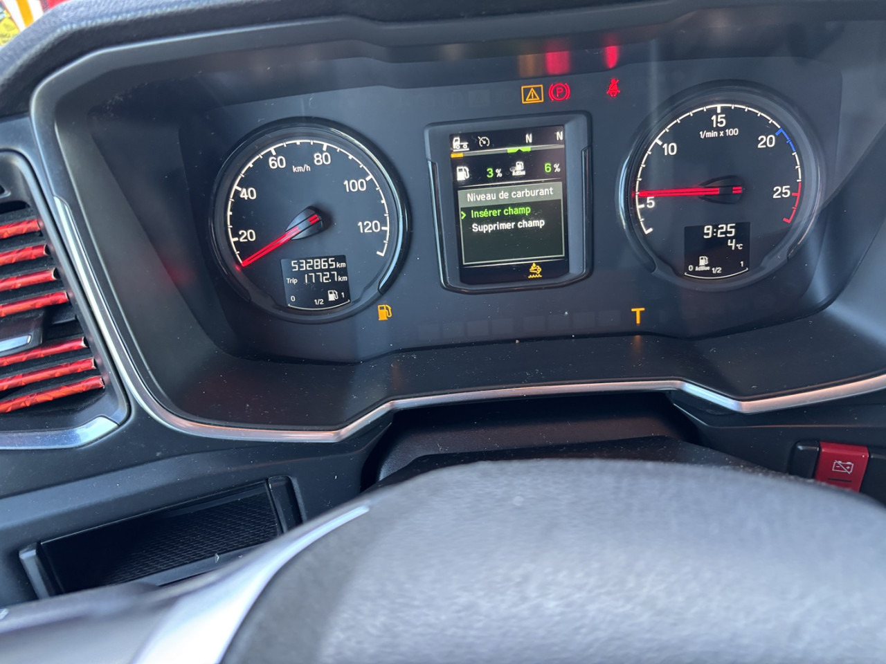 SCANIA R 500 A4x2NA - Nyergesvontató: 2 kép. SCANIA R 500 A4x2NA - Nyergesvontató: 2 kép.