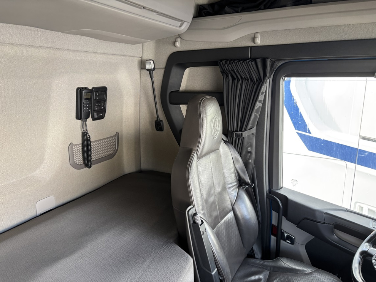 SCANIA R 500 A4x2NB - Nyergesvontató: 2 kép. SCANIA R 500 A4x2NB - Nyergesvontató: 2 kép.