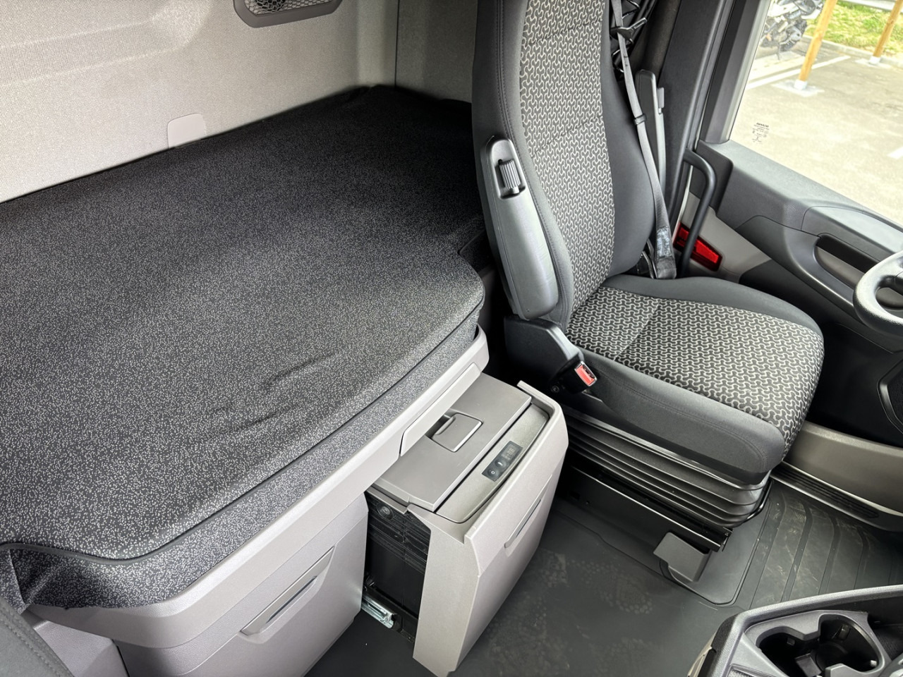 Nyergesvontató SCANIA S 500 A4x2NA: 7 kép.