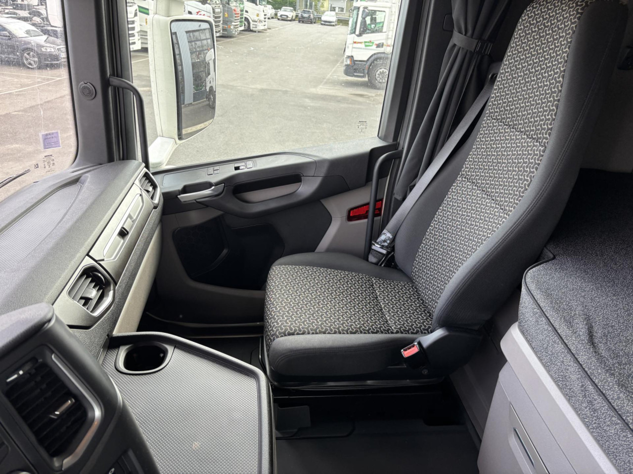 SCANIA S 500 A4x2NA - Nyergesvontató: 5 kép. SCANIA S 500 A4x2NA - Nyergesvontató: 5 kép.