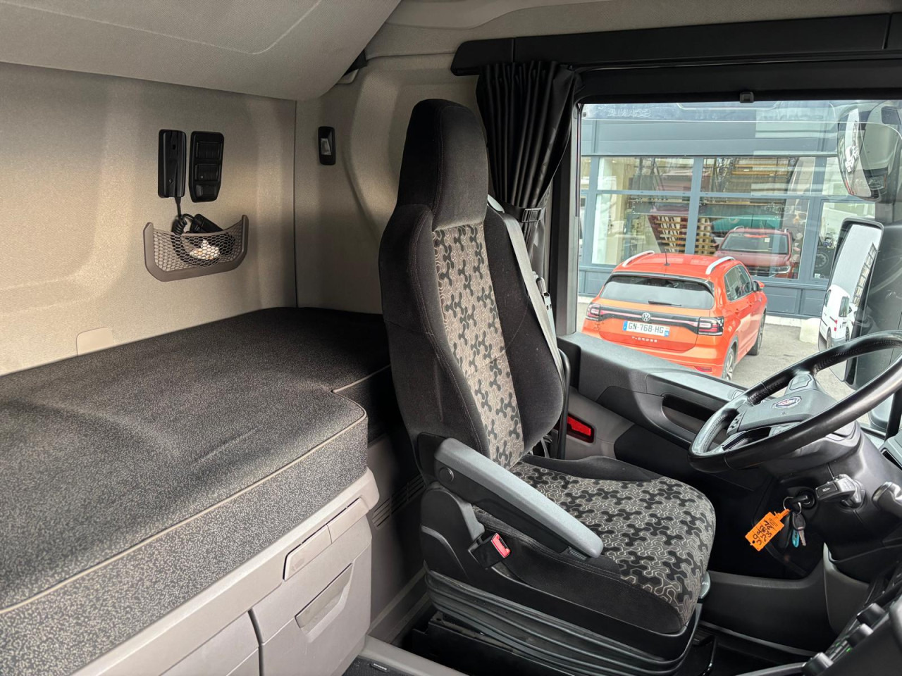 SCANIA R 500 A4x2NA - Nyergesvontató: 2 kép. SCANIA R 500 A4x2NA - Nyergesvontató: 2 kép.