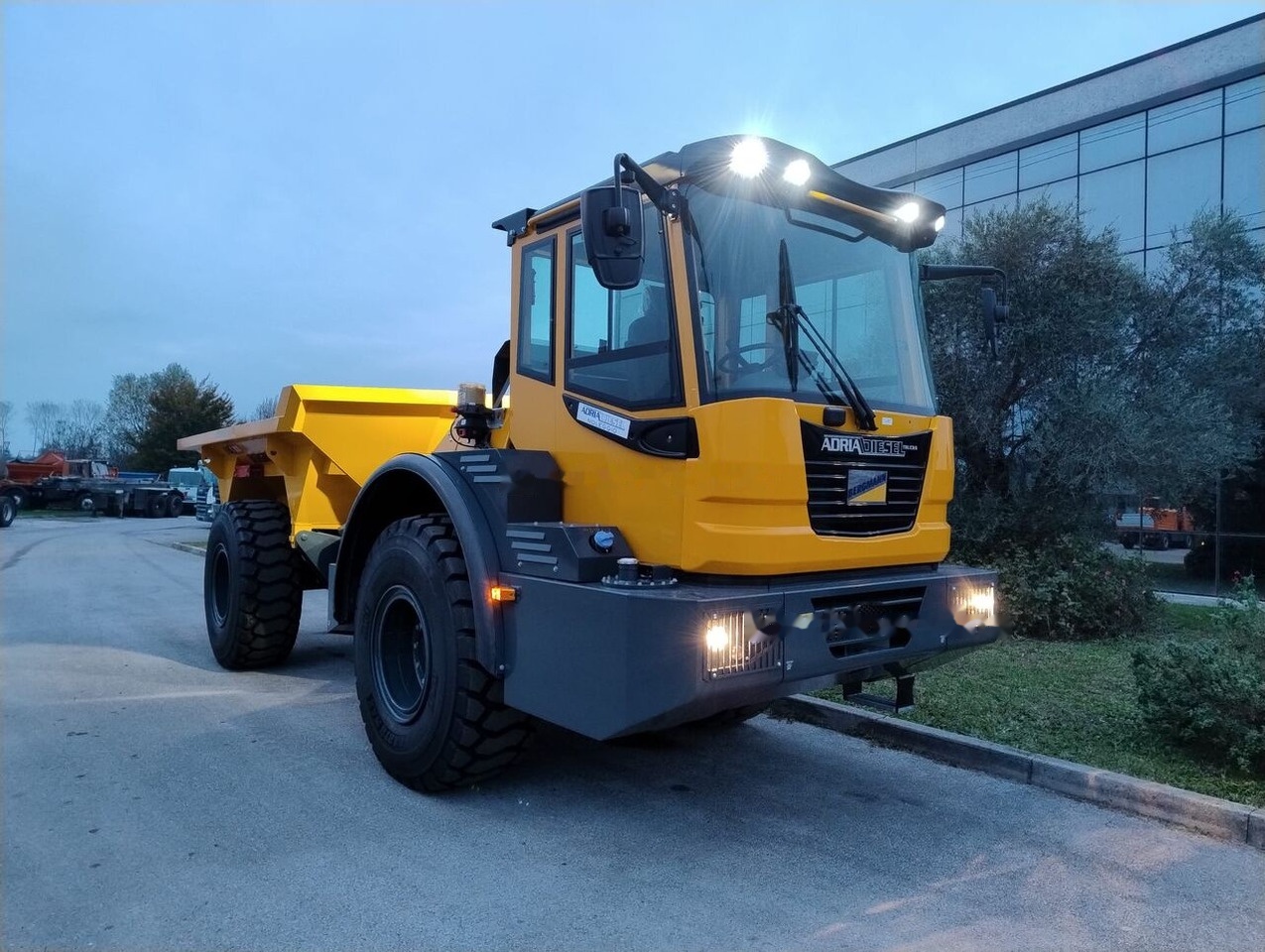 Bergmann C815s - Csuklós dömper: 2 kép. Bergmann C815s - Csuklós dömper: 2 kép.