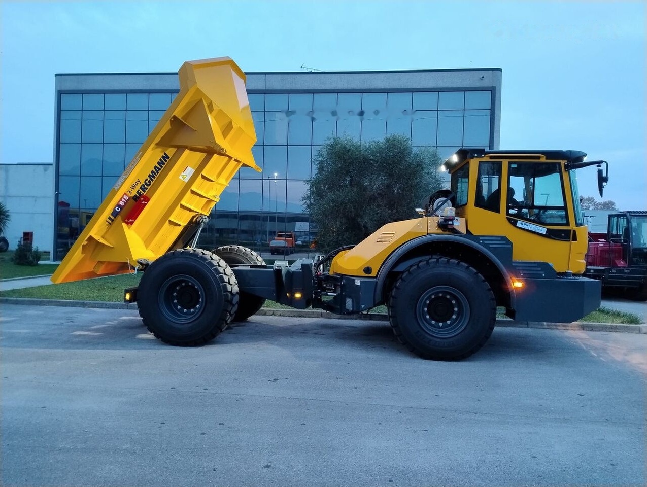 Bergmann C815s - Csuklós dömper: 1 kép. Bergmann C815s - Csuklós dömper: 1 kép.