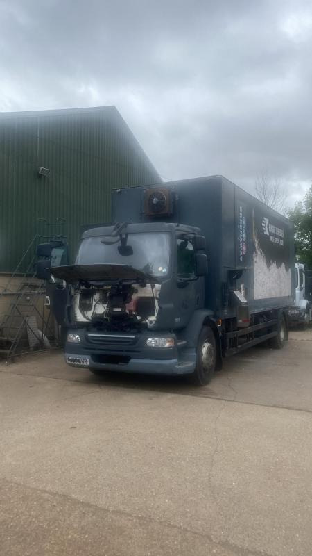 DAF LF 55-220 18 Ton Boxvan Fitted paper and Fabric Shredding Machine - Dobozos felépítményű teherautó, Többcélú/ Speciális jármű: 4 kép. DAF LF 55-220 18 Ton Boxvan Fitted paper and Fabric Shredding Machine - Dobozos felépítményű teherautó, Többcélú/ Speciális jármű: 4 kép.