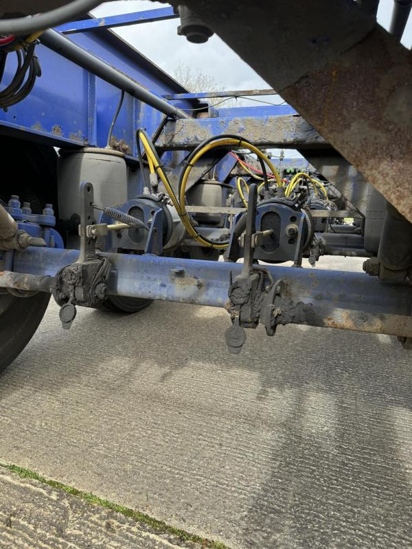 SDC Tri Axle Sliding Frame Skeletal - Félpótkocsi cserefelépítményes: 3 kép. SDC Tri Axle Sliding Frame Skeletal - Félpótkocsi cserefelépítményes: 3 kép.