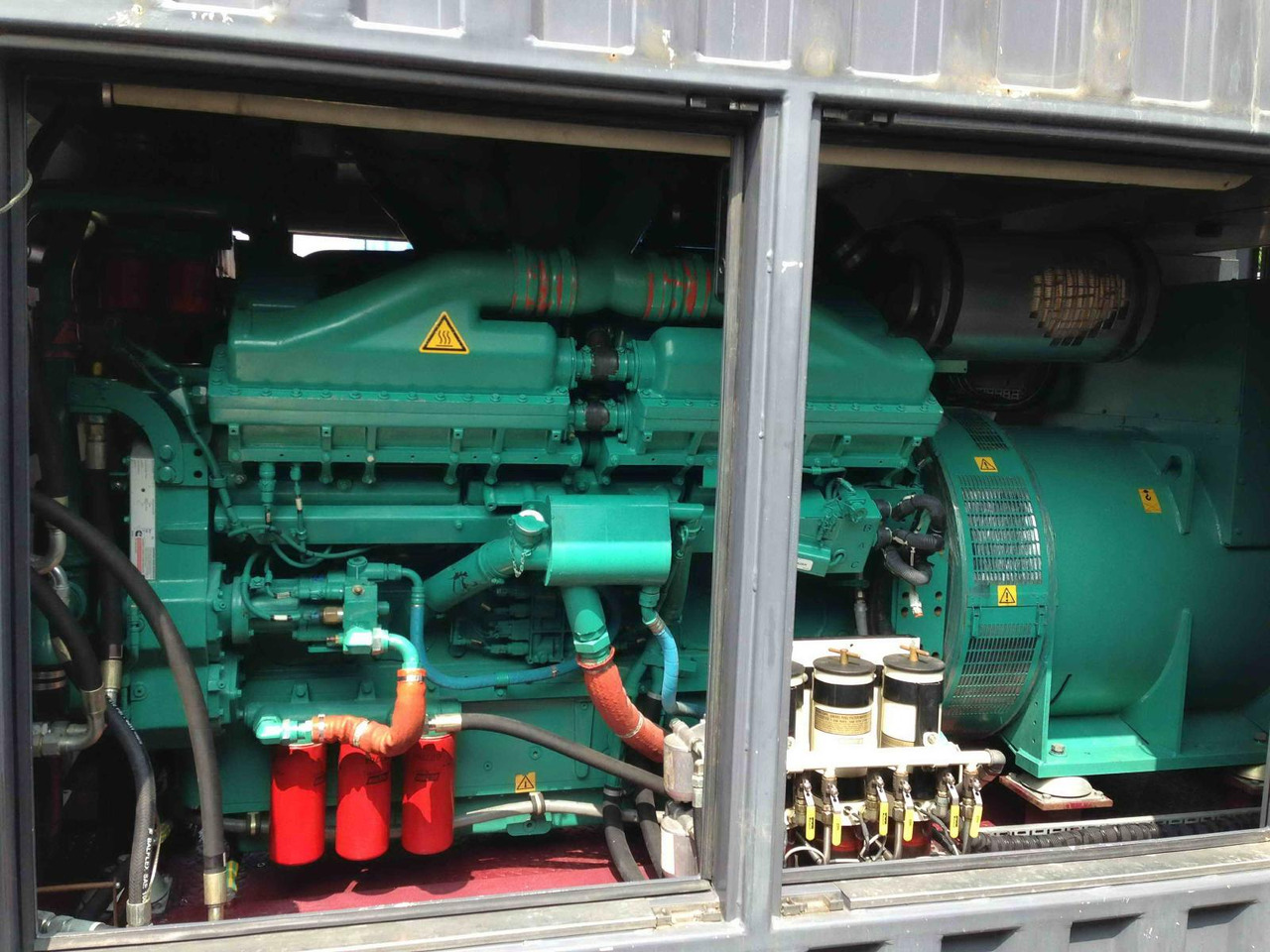 Cummins Generator 1000 KW 1250 KVA powerd by QSK45-G4 Engine - Áramfejlesztő: 3 kép. Cummins Generator 1000 KW 1250 KVA powerd by QSK45-G4 Engine - Áramfejlesztő: 3 kép.