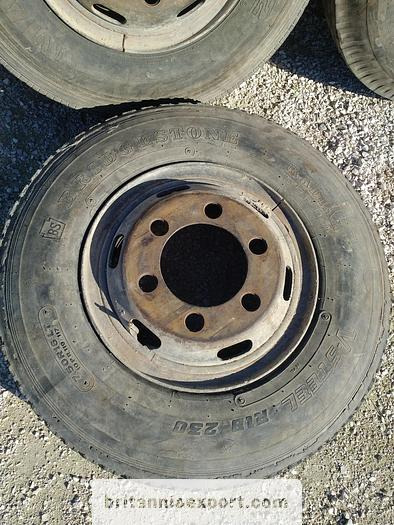 4 x used 7.50-16 LT tyres on 6 studs rims for Toyota Dyna 300 - Komplett kerék: 5 kép. 4 x used 7.50-16 LT tyres on 6 studs rims for Toyota Dyna 300 - Komplett kerék: 5 kép.