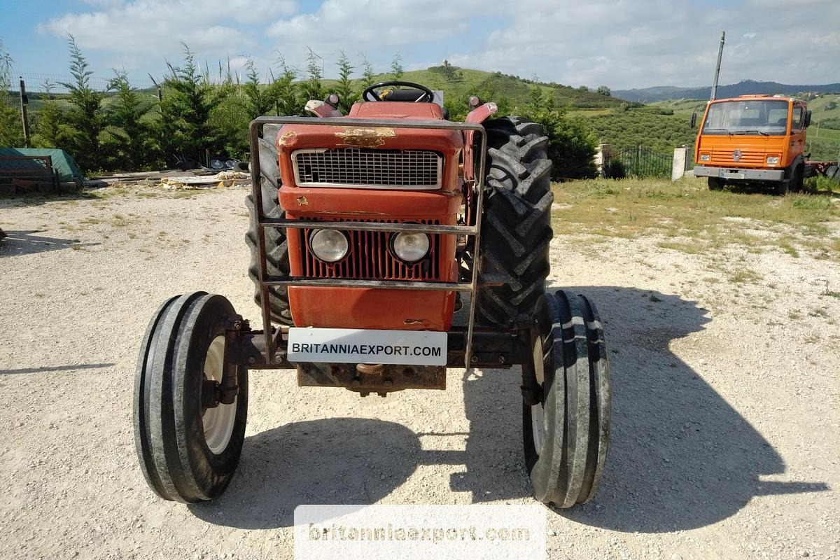 FIAT 640 Farm Tractor with Power Steering - Traktor: 2 kép. FIAT 640 Farm Tractor with Power Steering - Traktor: 2 kép.
