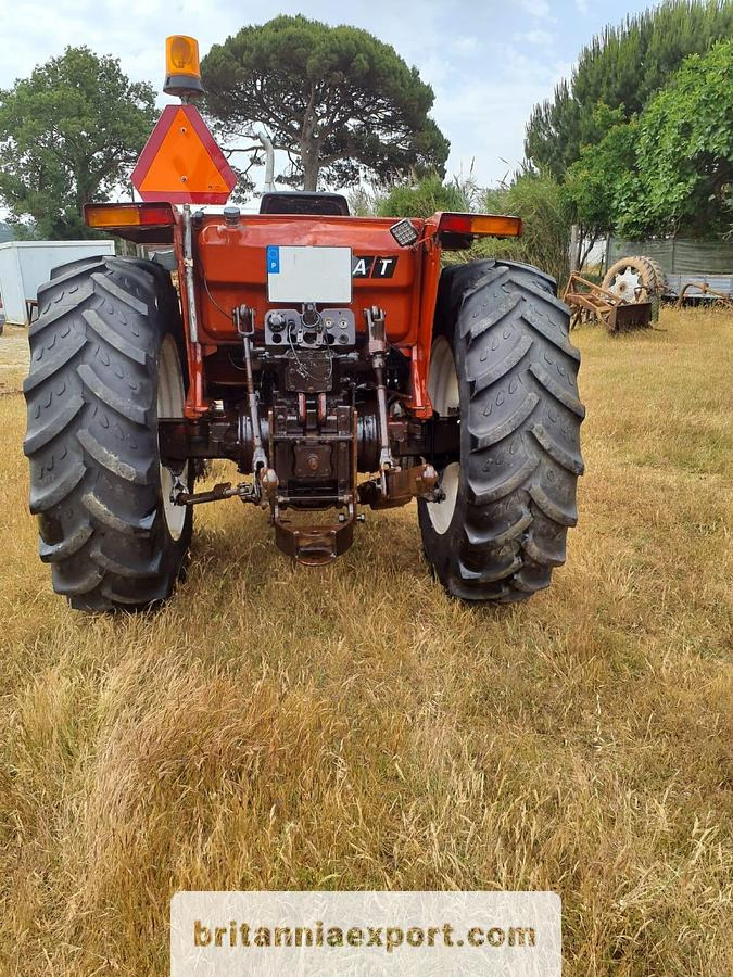 FIAT 780 | 4 cylinder | Oil brakes | Power steering - Traktor: 4 kép. FIAT 780 | 4 cylinder | Oil brakes | Power steering - Traktor: 4 kép.