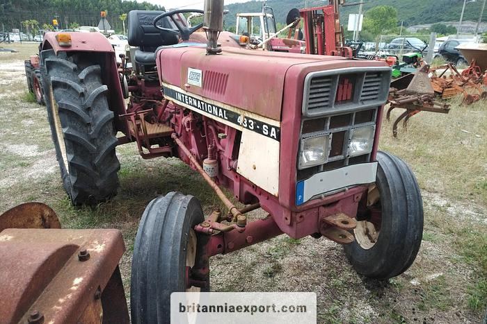 INTERNATIONAL 433 SA Farm Tractor | 2.5L Diesel | 4x2 | Brand New Tyres - Traktor: 2 kép. INTERNATIONAL 433 SA Farm Tractor | 2.5L Diesel | 4x2 | Brand New Tyres - Traktor: 2 kép.