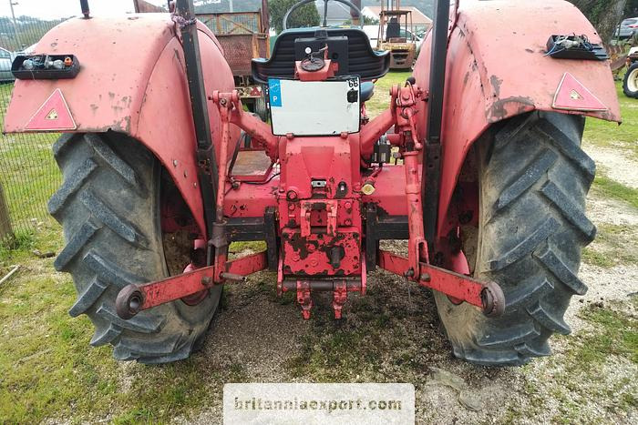 INTERNATIONAL McCormick 523 | 2.9 diesel | 3 cylinder | - Traktor: 4 kép. INTERNATIONAL McCormick 523 | 2.9 diesel | 3 cylinder | - Traktor: 4 kép.