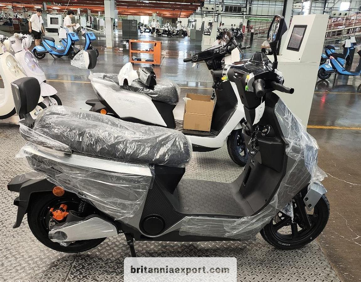 LUYUAN MKK Pro Max 80 Km/h Electric Scooter - Motorkerékpár: 2 kép. LUYUAN MKK Pro Max 80 Km/h Electric Scooter - Motorkerékpár: 2 kép.