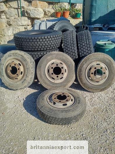 TOYOTA 4 x used 7.50-16 LT tyres on 6 studs rims for Toyota Dyna 300 - Komplett kerék: 1 kép. TOYOTA 4 x used 7.50-16 LT tyres on 6 studs rims for Toyota Dyna 300 - Komplett kerék: 1 kép.