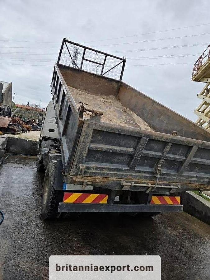 VOLVO FL7 260 HP 6 Cylinder | 19 Ton 3-Way Tipper Truck - Billenőplatós teherautó: 2 kép. VOLVO FL7 260 HP 6 Cylinder | 19 Ton 3-Way Tipper Truck - Billenőplatós teherautó: 2 kép.