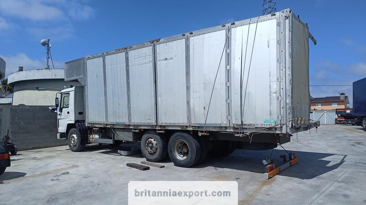 VOLVO FL7 260 Intercooler 6X2 Tipper – 26 Ton | 8 Tyres | Export Ready - Billenőplatós teherautó: 2 kép. VOLVO FL7 260 Intercooler 6X2 Tipper – 26 Ton | 8 Tyres | Export Ready - Billenőplatós teherautó: 2 kép.