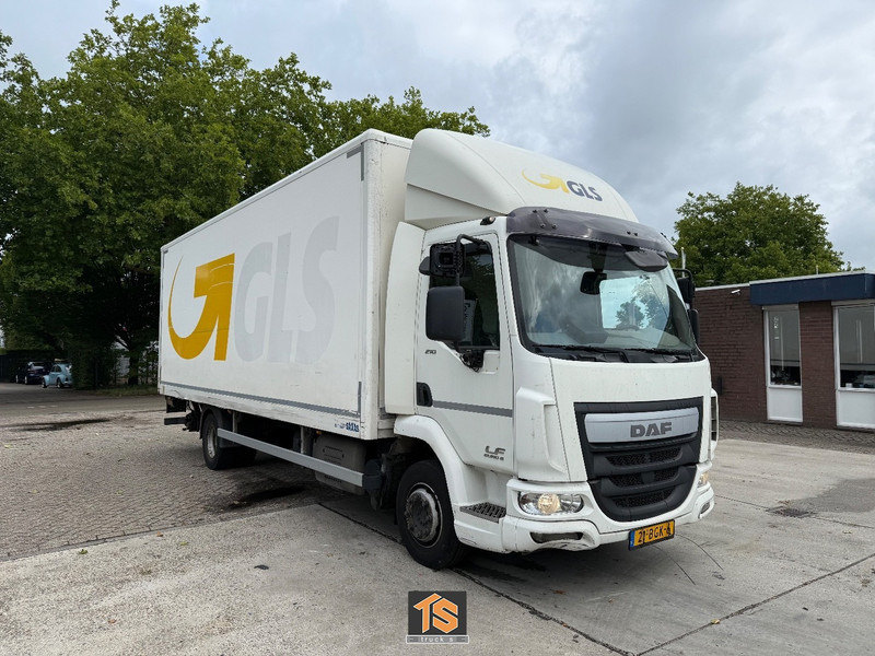 DAF LF 210 FA 12 TON - LADEBORDWAND - NL TOP TRUCK - Dobozos felépítményű teherautó: 3 kép. DAF LF 210 FA 12 TON - LADEBORDWAND - NL TOP TRUCK - Dobozos felépítményű teherautó: 3 kép.