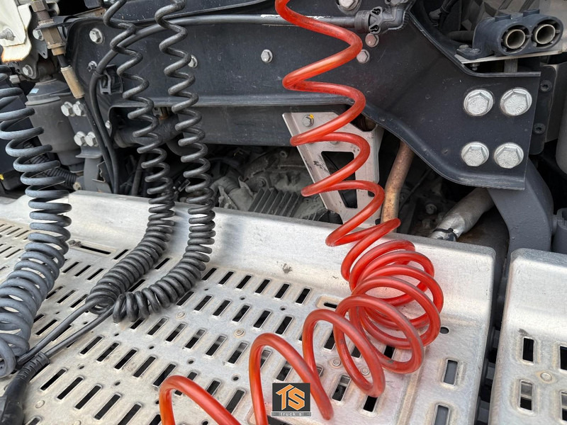 DAF XF 460 FT 2 TANKS - KLIMA - NL TOP TRUCK - Nyergesvontató: 4 kép. DAF XF 460 FT 2 TANKS - KLIMA - NL TOP TRUCK - Nyergesvontató: 4 kép.