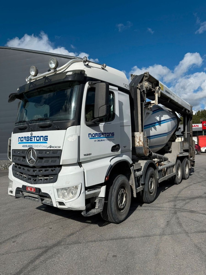 Mercedes-Benz 3251 / 9 m3 mixer + Liebher 12+4 - Betonmixer: 3 kép. Mercedes-Benz 3251 / 9 m3 mixer + Liebher 12+4 - Betonmixer: 3 kép.