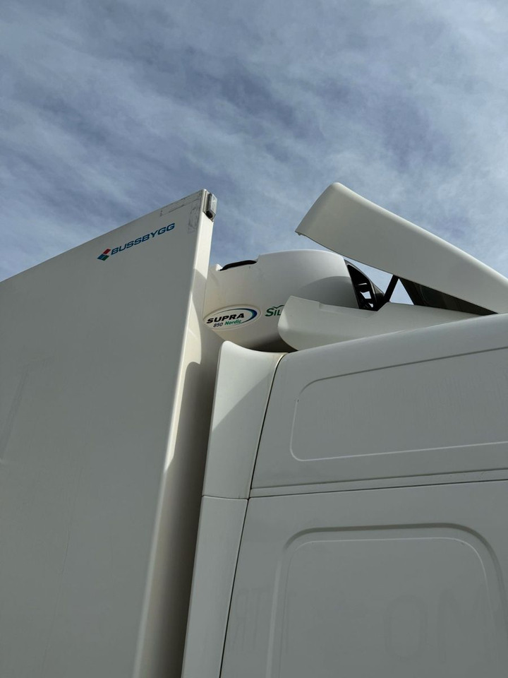 Volvo FM330 / Carrier Supra 850 nordic - Hűtős teherautó: 5 kép. Volvo FM330 / Carrier Supra 850 nordic - Hűtős teherautó: 5 kép.