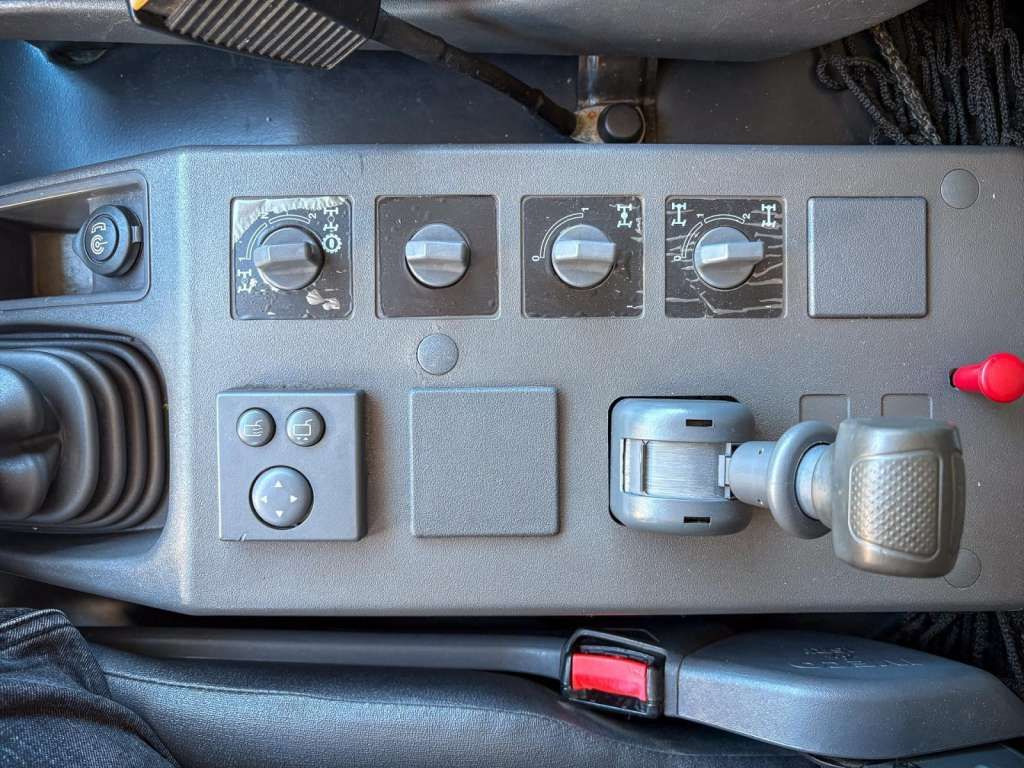 Új Ponyvás teherautó Iveco  EUROCARGO 4x4 Offroad Camper Winde: 14 kép.