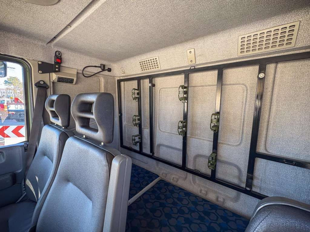Új Ponyvás teherautó Iveco  EUROCARGO 4x4 Offroad Camper Winde: 13 kép.