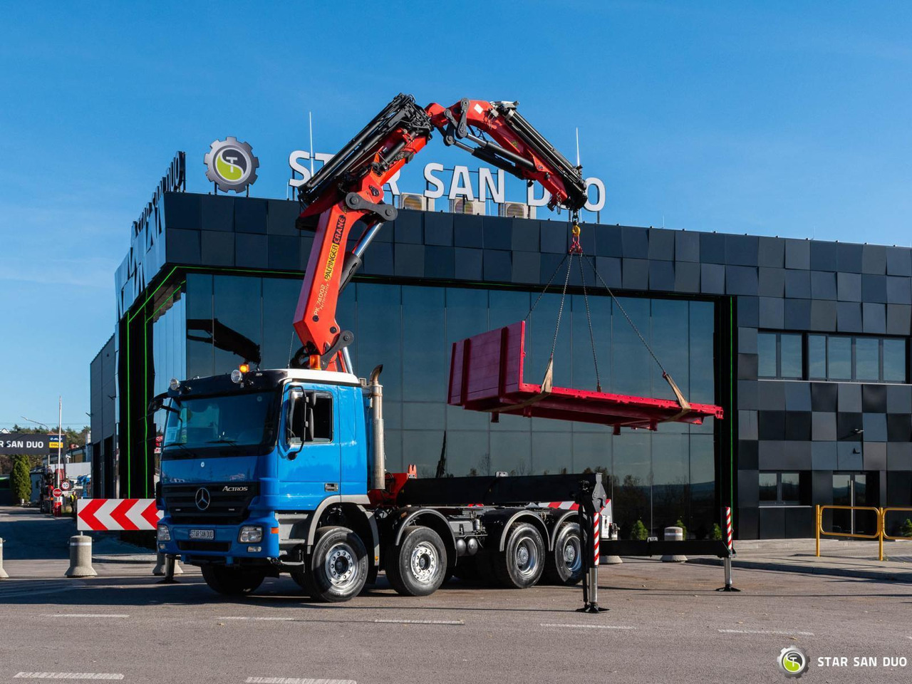 - Darus autó: 1 kép. - Darus autó: 1 kép.