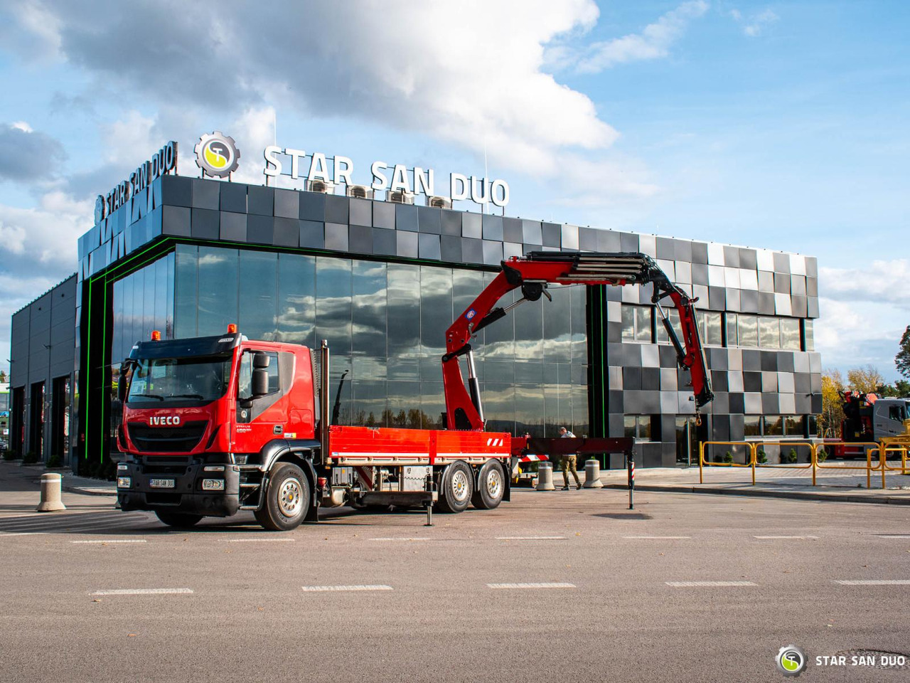 - Darus autó: 4 kép. - Darus autó: 4 kép.