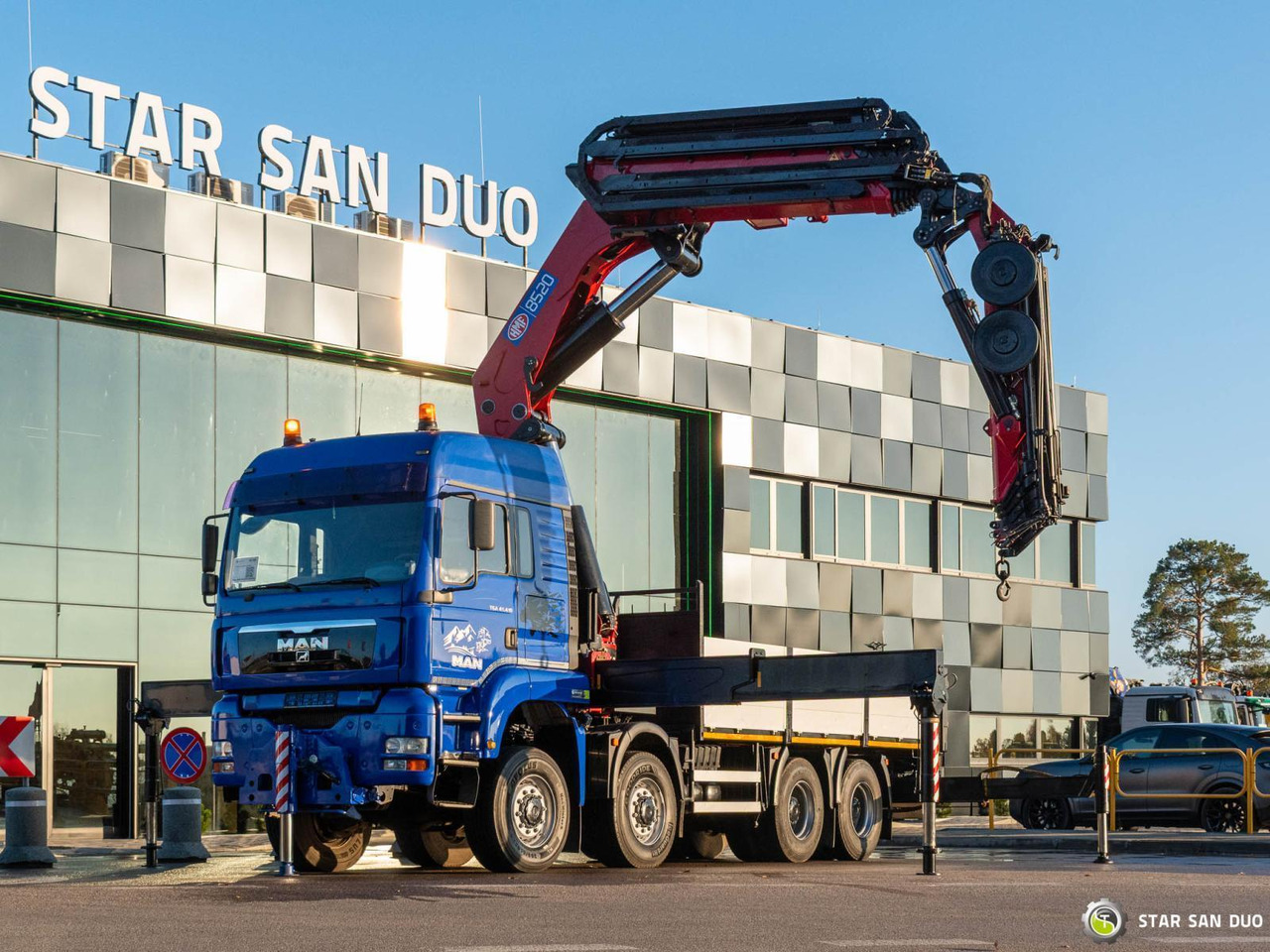 - Darus autó: 1 kép. - Darus autó: 1 kép.