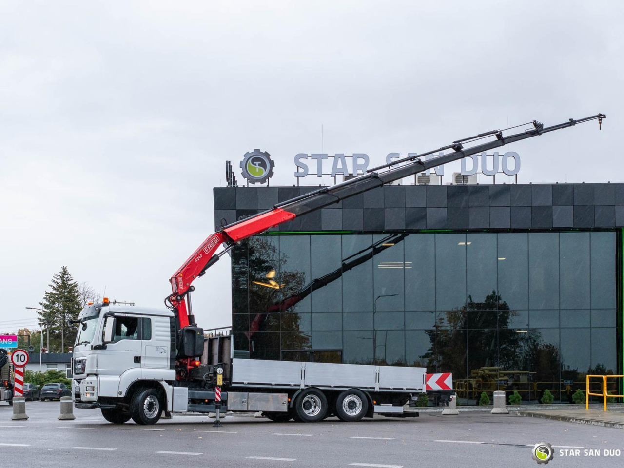 - Darus autó: 3 kép. - Darus autó: 3 kép.