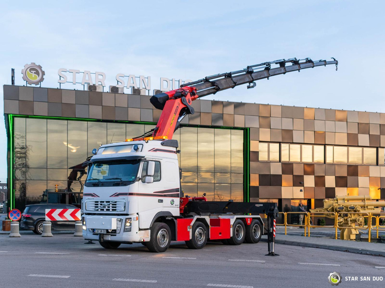 - Darus autó: 1 kép. - Darus autó: 1 kép.