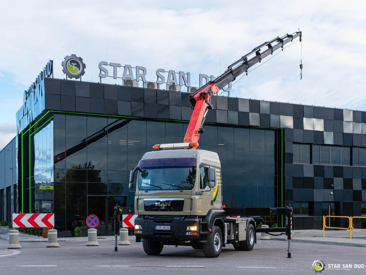 - Darus autó: 1 kép. - Darus autó: 1 kép.