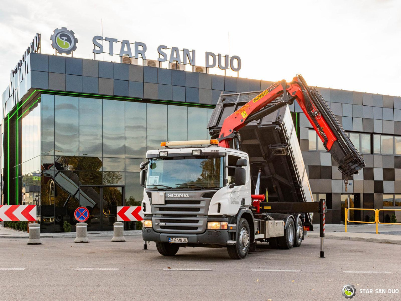 - Darus autó: 5 kép. - Darus autó: 5 kép.