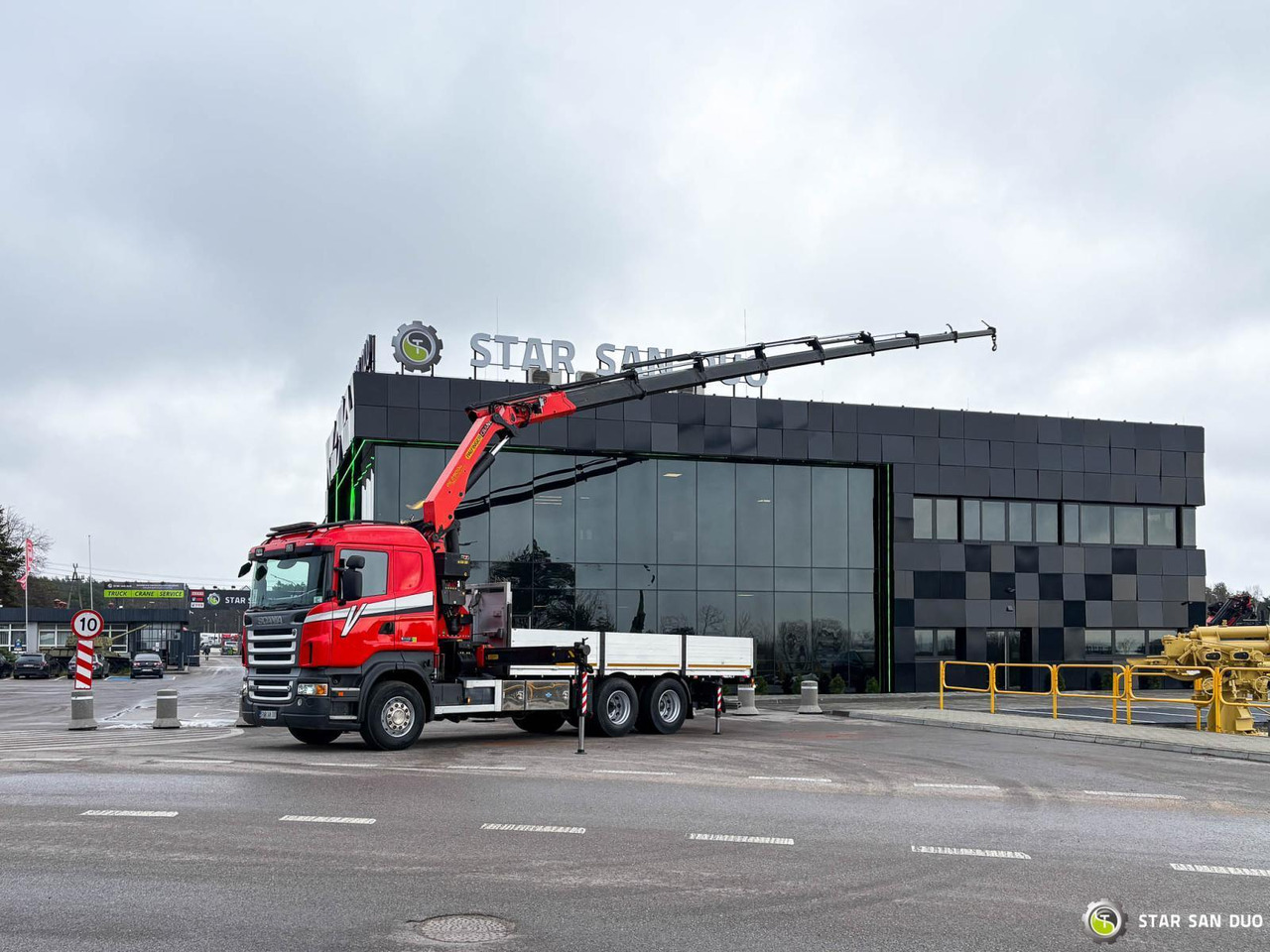 - Darus autó: 5 kép. - Darus autó: 5 kép.