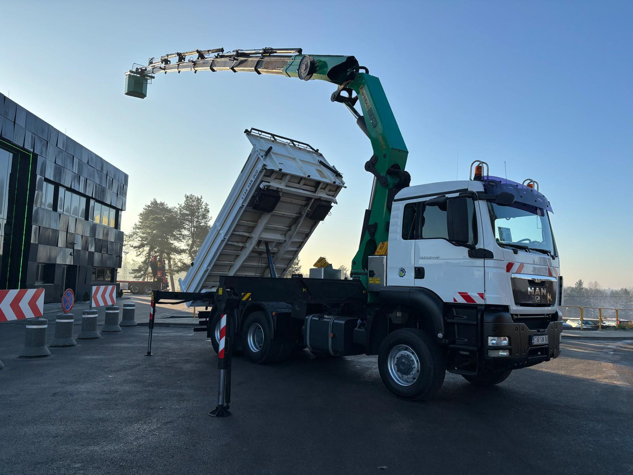 - Darus autó: 3 kép. - Darus autó: 3 kép.