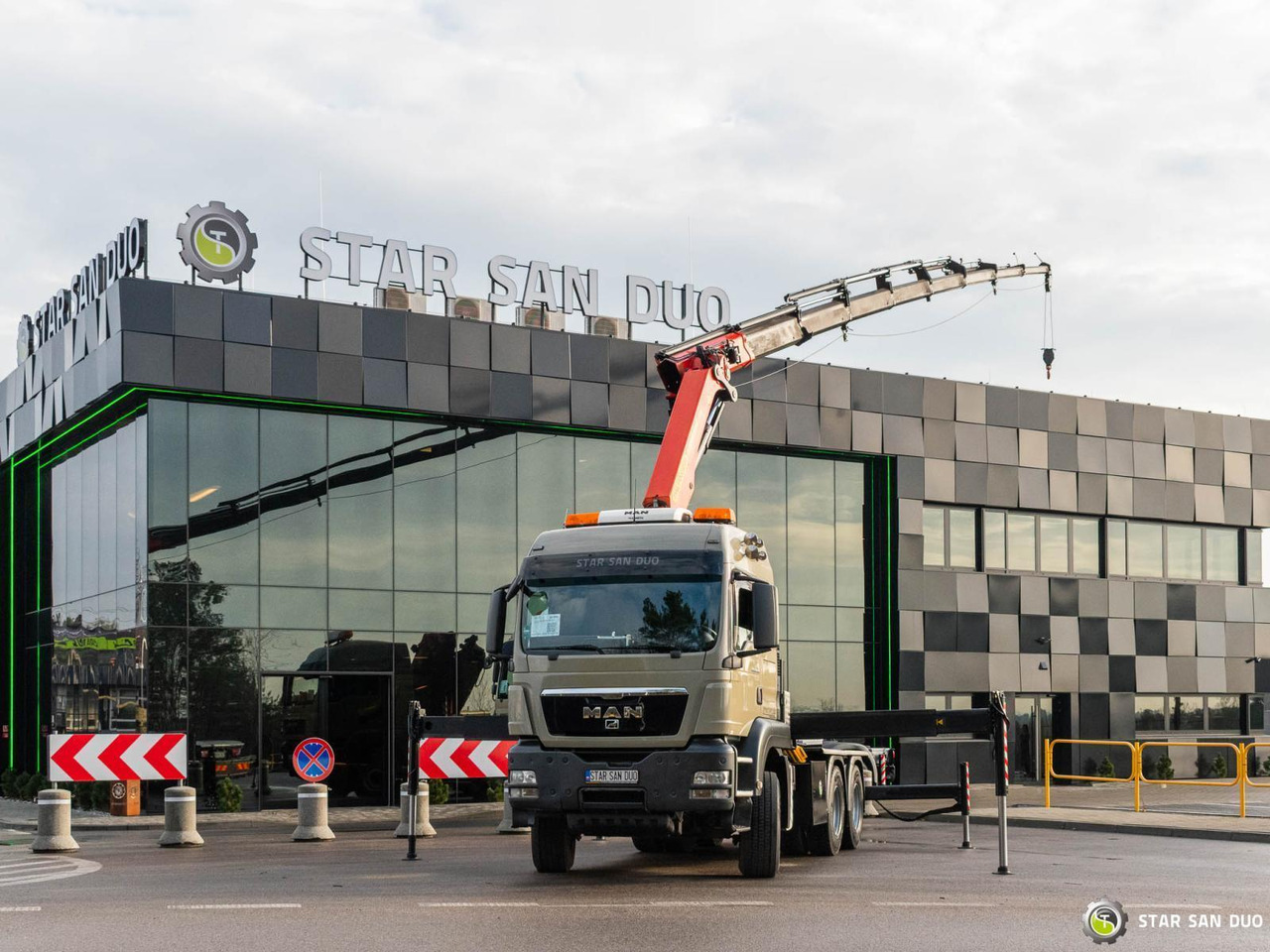 - Darus autó: 5 kép. - Darus autó: 5 kép.