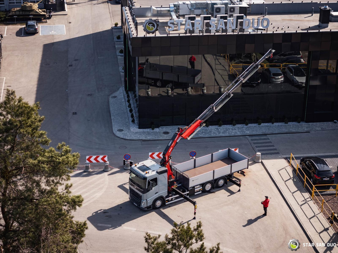 - Darus autó: 4 kép. - Darus autó: 4 kép.