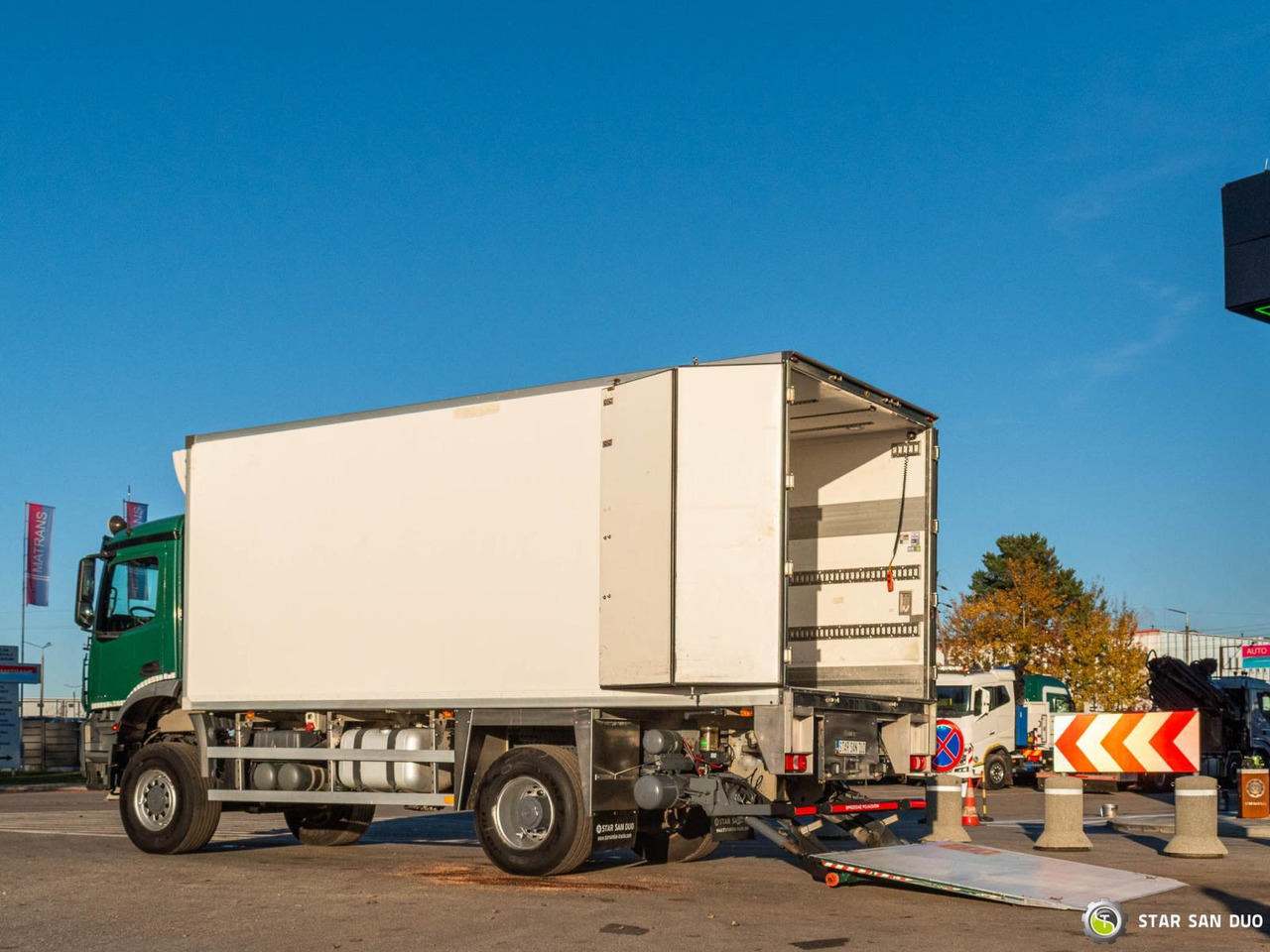 - Alvaz teherautó: 3 kép. - Alvaz teherautó: 3 kép.