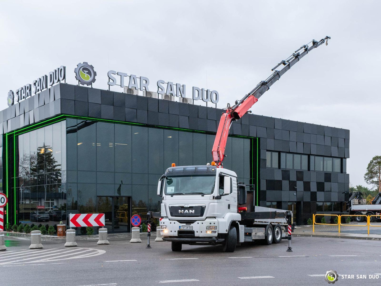 - Darus autó: 1 kép. - Darus autó: 1 kép.