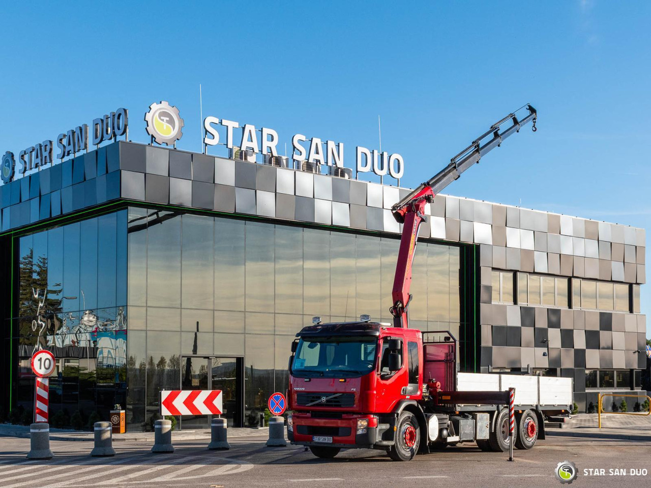 - Darus autó: 1 kép. - Darus autó: 1 kép.