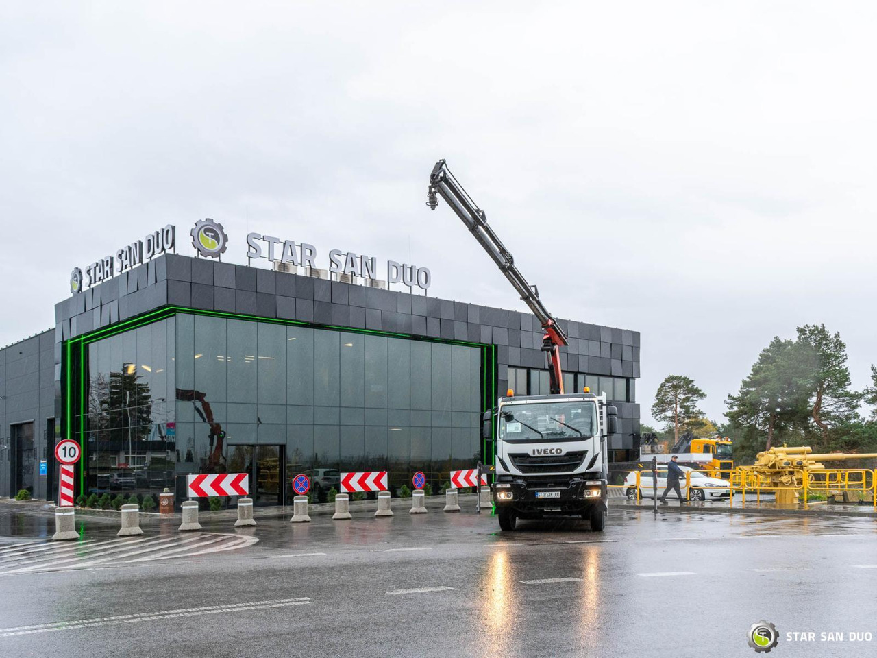 - Darus autó: 5 kép. - Darus autó: 5 kép.