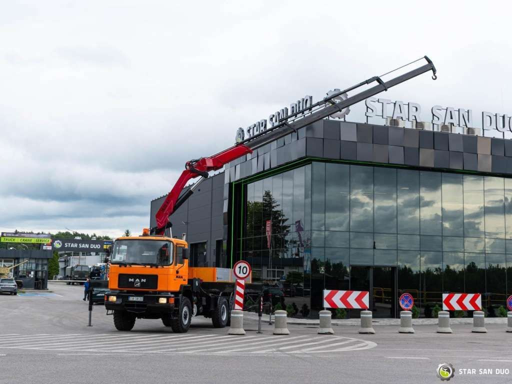 MAN 27.402 F10 6x6 HMF 3620 K4 Hds Crane - Darus autó: 2 kép. MAN 27.402 F10 6x6 HMF 3620 K4 Hds Crane - Darus autó: 2 kép.