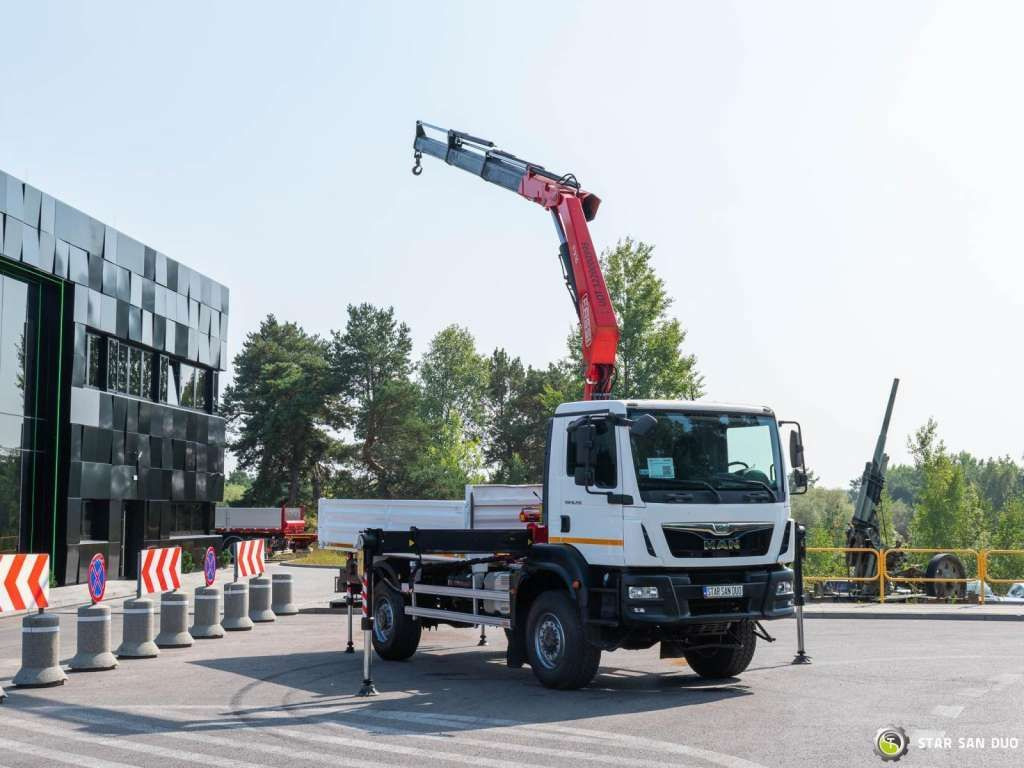 MAN TGM 18.250 4x4 Fassi F215A.0.23 Active HDS Cran - Darus autó: 2 kép. MAN TGM 18.250 4x4 Fassi F215A.0.23 Active HDS Cran - Darus autó: 2 kép.