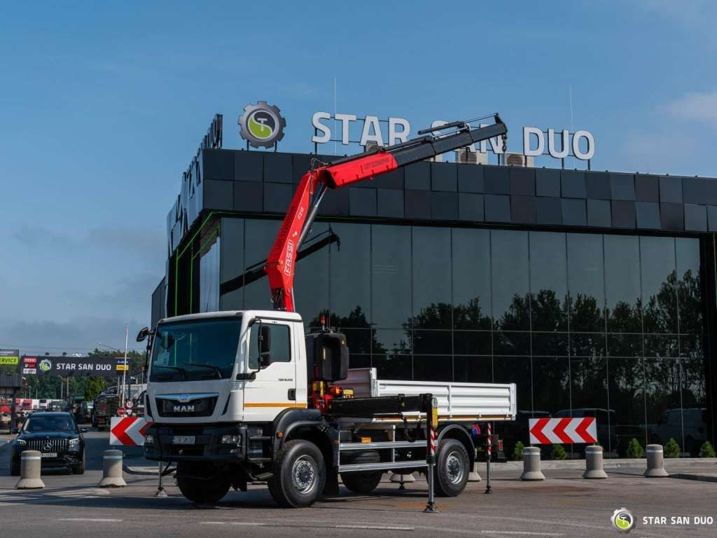 MAN TGM 18.250 4x4 Fassi F215A.0.23 Active HDS Cran - Darus autó: 5 kép. MAN TGM 18.250 4x4 Fassi F215A.0.23 Active HDS Cran - Darus autó: 5 kép.