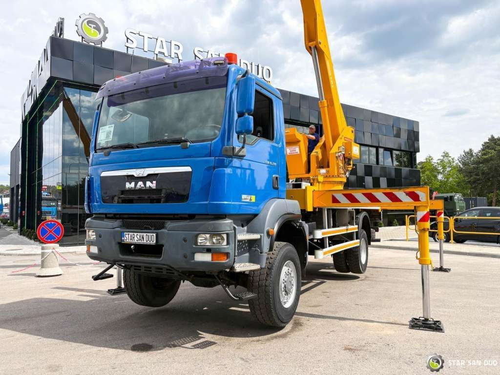 MAN TGM 18.330 4x4 MULTITEL J335 Truck Mounted Lift - Emelőkosaras teherautó: 3 kép. MAN TGM 18.330 4x4 MULTITEL J335 Truck Mounted Lift - Emelőkosaras teherautó: 3 kép.