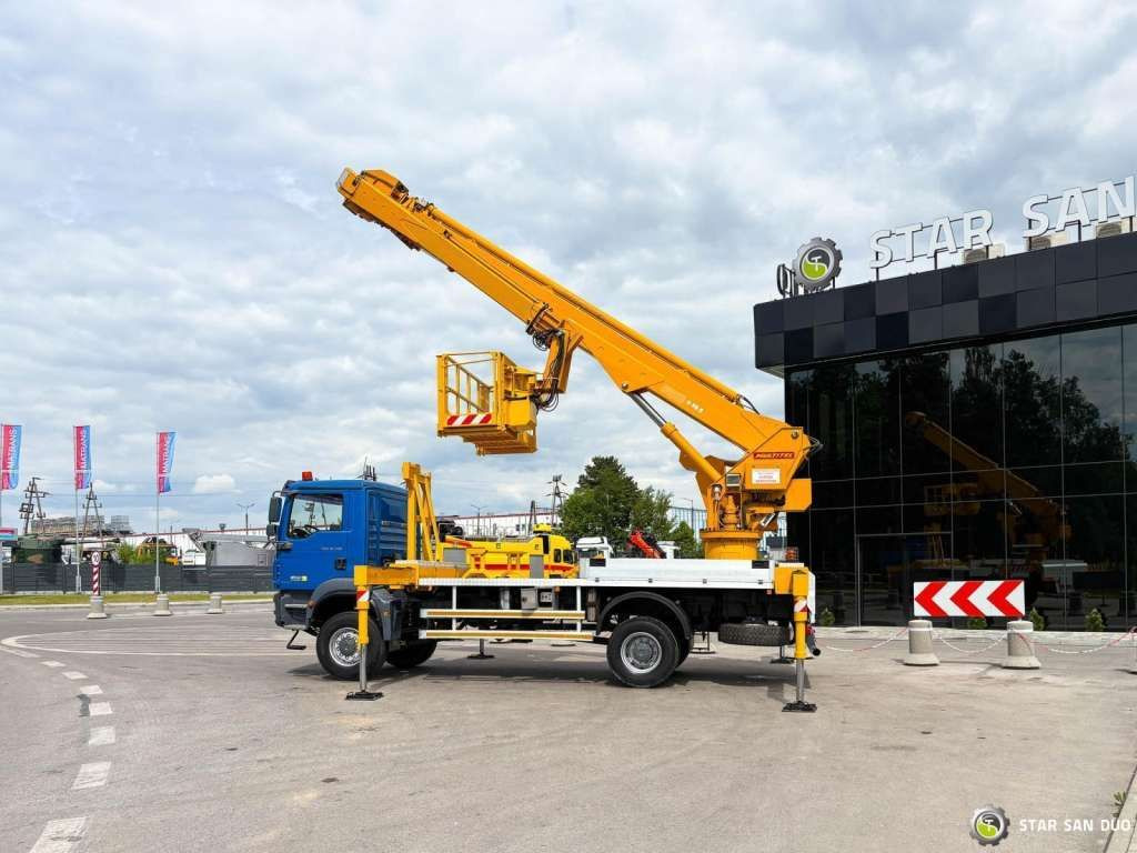 MAN TGM 18.330 4x4 MULTITEL J335 Truck Mounted Lift - Emelőkosaras teherautó: 2 kép. MAN TGM 18.330 4x4 MULTITEL J335 Truck Mounted Lift - Emelőkosaras teherautó: 2 kép.