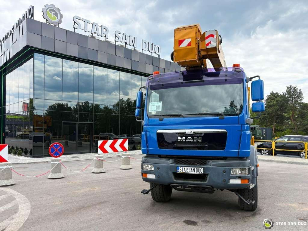MAN TGM 18.330 4x4 MULTITEL J335 Truck Mounted Lift - Emelőkosaras teherautó: 4 kép. MAN TGM 18.330 4x4 MULTITEL J335 Truck Mounted Lift - Emelőkosaras teherautó: 4 kép.