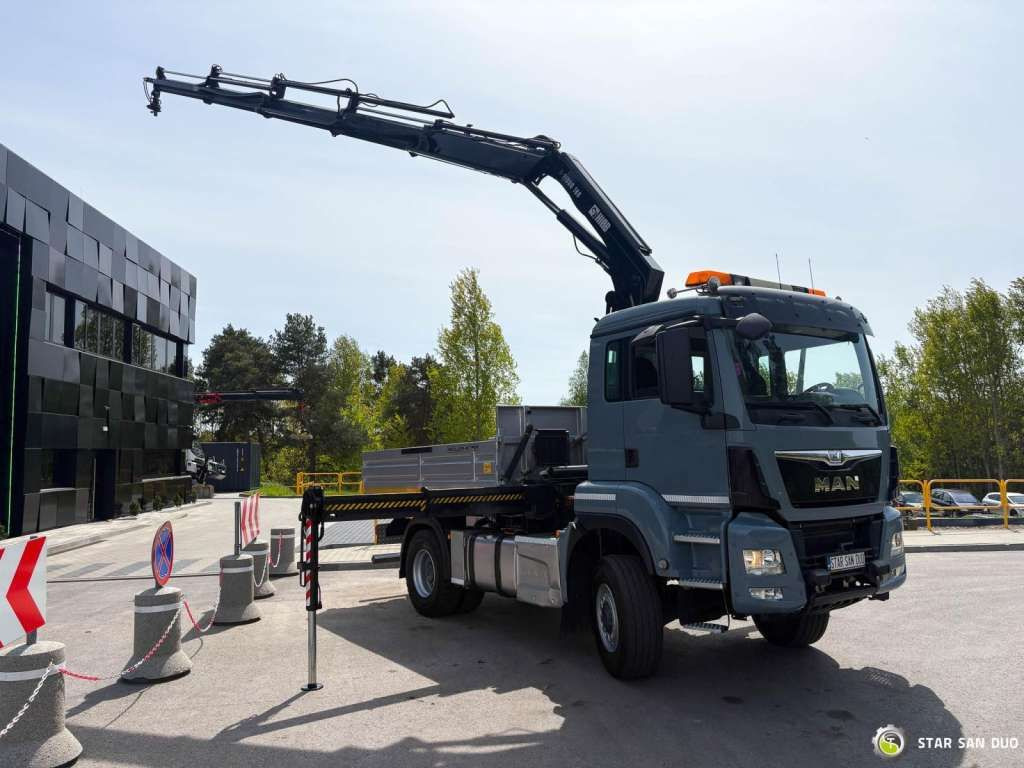 MAN TGS 18.480 4x4 HIAB 188 E-4 CRANE KIPPER EURO 6 MAN TGS 18.480 4x4 HIAB 188 E-4 CRANE KIPPER EURO 6 - Billenőplatós teherautó: 5 kép. MAN TGS 18.480 4x4 HIAB 188 E-4 CRANE KIPPER EURO 6 MAN TGS 18.480 4x4 HIAB 188 E-4 CRANE KIPPER EURO 6 - Billenőplatós teherautó: 5 kép.