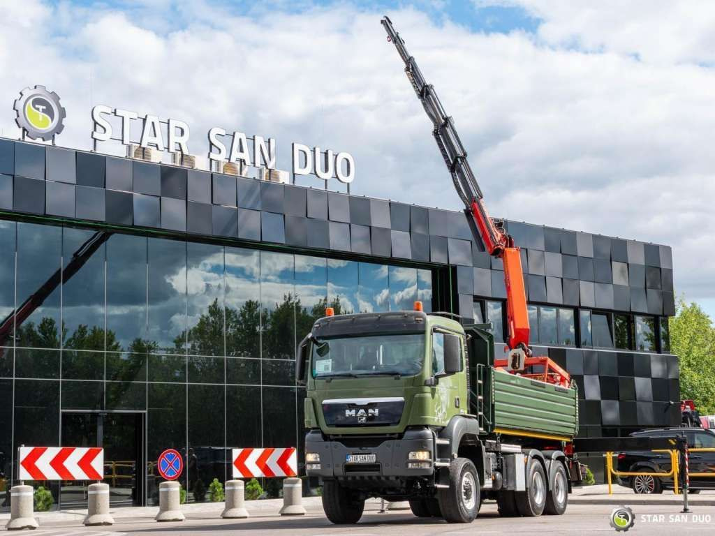 MAN TGS 35.480 PALFINGER PK 20002 HDS Grapple Tippe - Billenőplatós teherautó: 2 kép. MAN TGS 35.480 PALFINGER PK 20002 HDS Grapple Tippe - Billenőplatós teherautó: 2 kép.