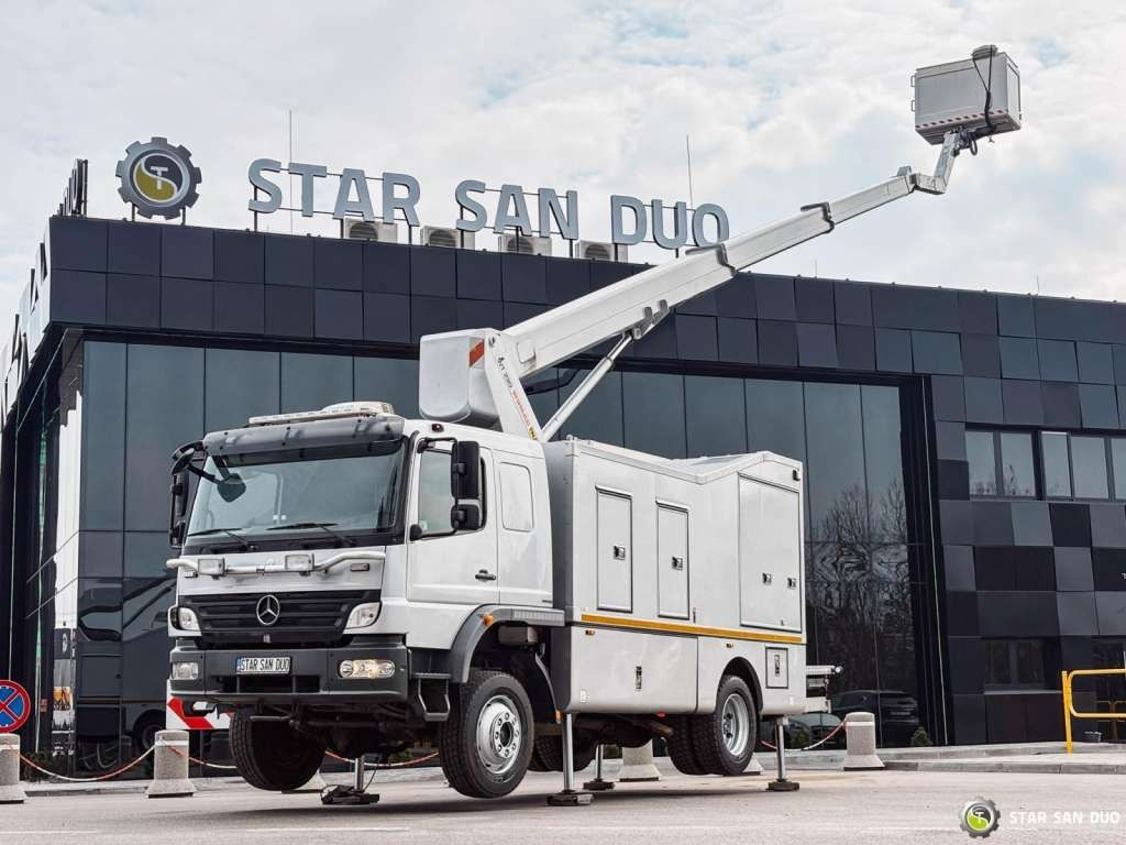 Mercedes-Benz 1529 4x4 Atego Lift Palfinger Wumag WT 230 - Emelőkosaras teherautó: 3 kép. Mercedes-Benz 1529 4x4 Atego Lift Palfinger Wumag WT 230 - Emelőkosaras teherautó: 3 kép.