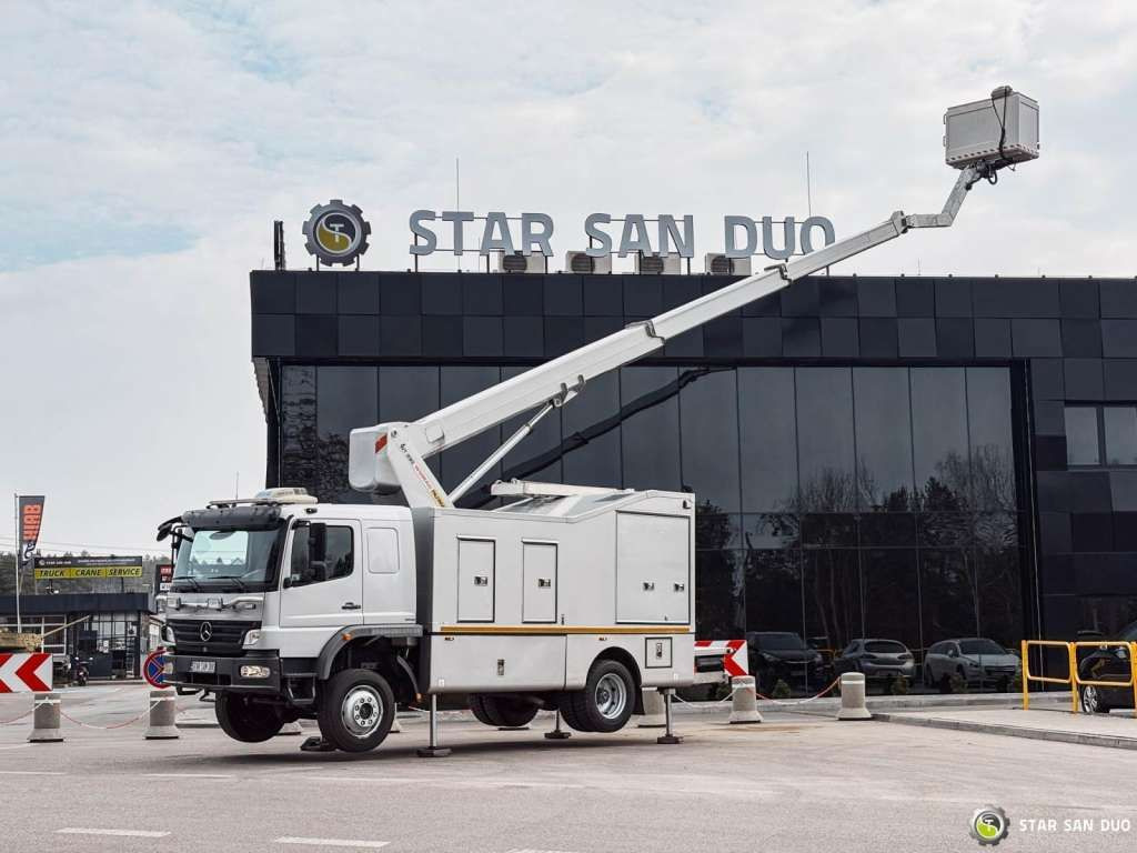 Mercedes-Benz 1529 4x4 Atego Lift Palfinger Wumag WT 230 - Emelőkosaras teherautó: 1 kép. Mercedes-Benz 1529 4x4 Atego Lift Palfinger Wumag WT 230 - Emelőkosaras teherautó: 1 kép.
